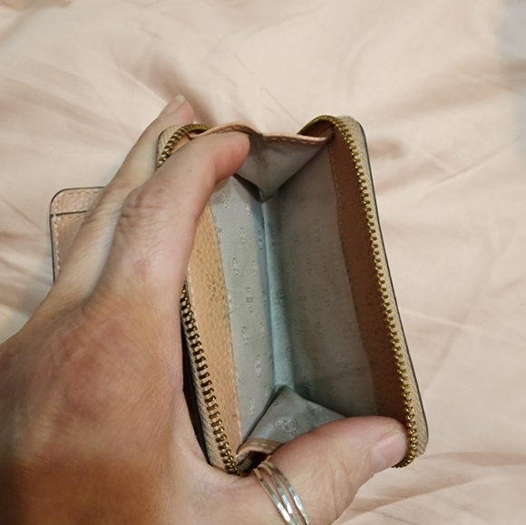 Tory Burch braided leather hand bag with matching wallet. - Picture 11 of 13